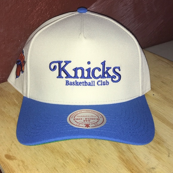Mitchell & Ness Other - Knicks Basketball Club Blue and Cream Cap Brand New SnapBack NBA sports adult os
